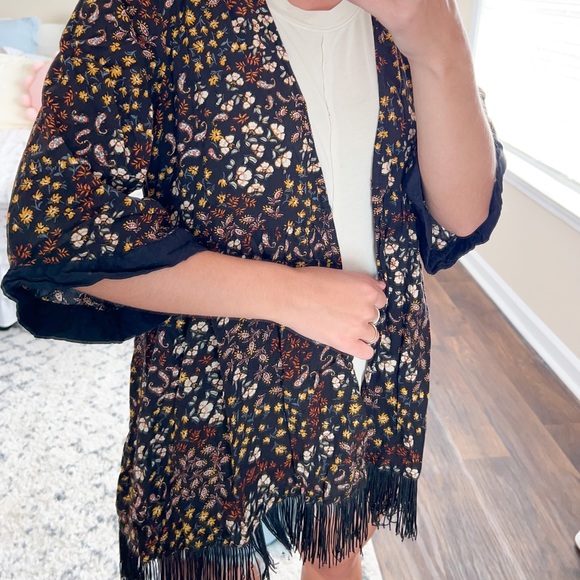 (maurices) black fringe flowy floral print short sleeve transition whimsy kimono - Picture 2 of 7